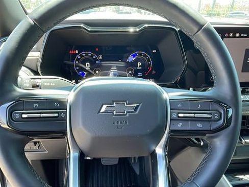Used 2025 Chevrolet Colorado ZR2 w/ Technology Package AWD/4WD image 24