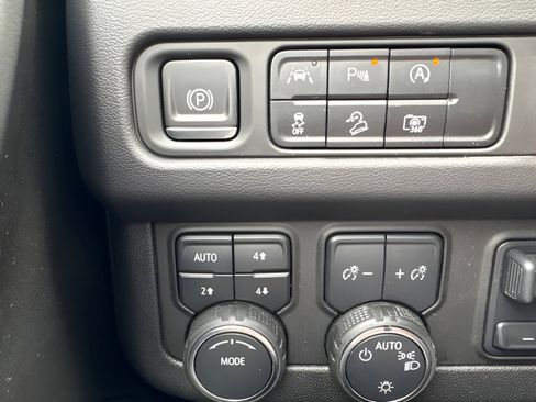 Used 2023 Chevrolet Tahoe Premier w/ Premium Package AWD/4WD image 29