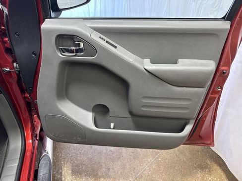 Used 2016 Nissan Frontier SV w/ SV Value Truck Package AWD/4WD image 25