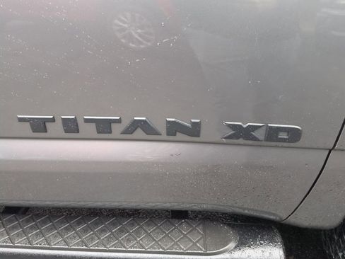 Used 2018 Nissan Titan SV w/ SV Convenience Package image 16