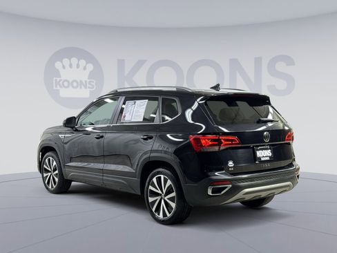 Used 2024 Volkswagen Taos SE FWD image 18