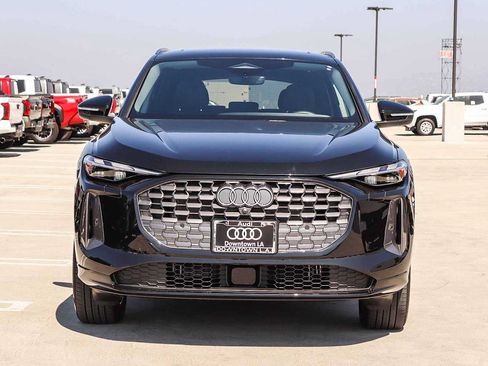 Used 2025 Audi Q5 Premium w/ Convenience Package AWD/4WD image 2