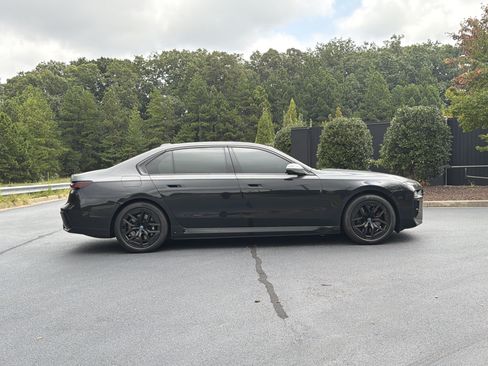Used 2023 BMW i7 xDrive60 AWD/4WD image 5
