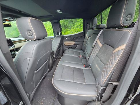 Used 2024 GMC Canyon Denali AWD/4WD image 10