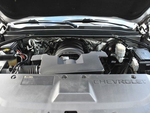 Used 2018 Chevrolet Suburban Premier image 32