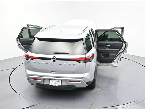 Used 2025 Nissan Pathfinder SL FWD image 26