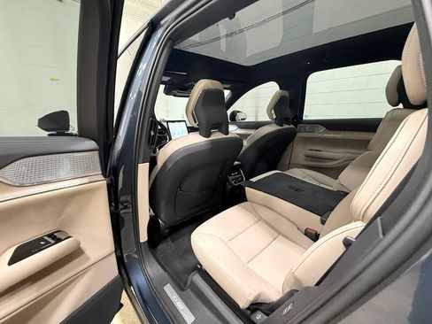 Used 2025 Volvo EX90 Ultra AWD/4WD image 38