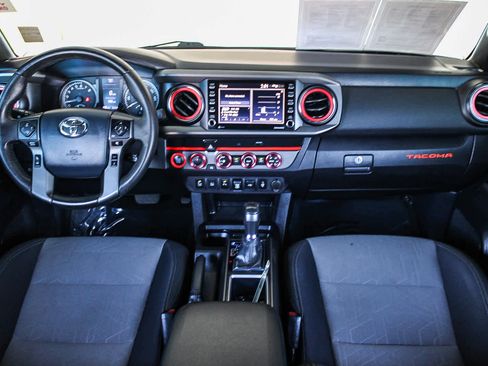 Used 2020 Toyota Tacoma TRD Sport w/ Technology Package AWD/4WD image 11