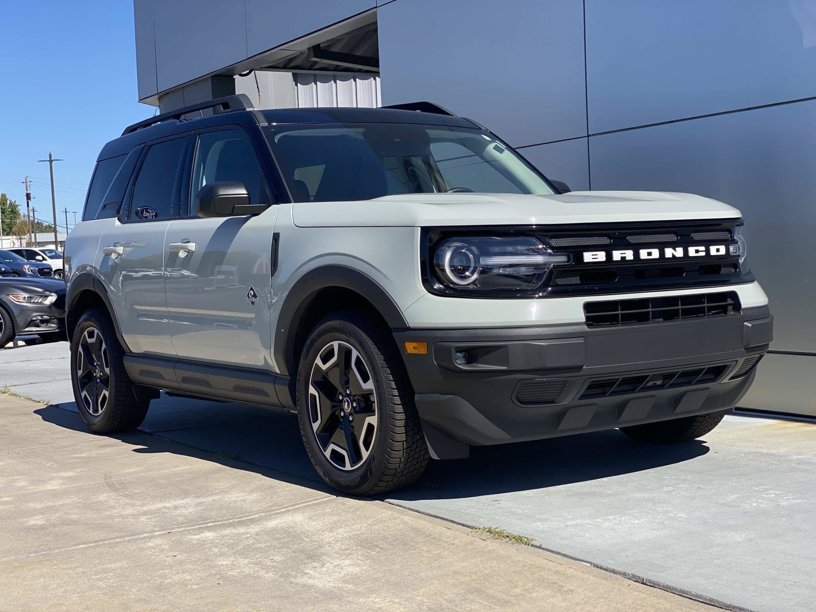 Used 2022 Ford Bronco Sport Outer Banks w/ Tech Package AWD/4WD image 1