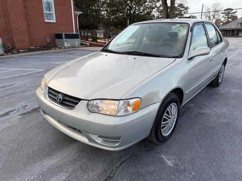 Used 2001 Toyota Corolla LE image 2