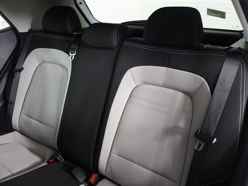 Used 2024 Hyundai Venue SEL image 31