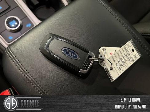 Used 2024 Ford Explorer XLT AWD/4WD image 24