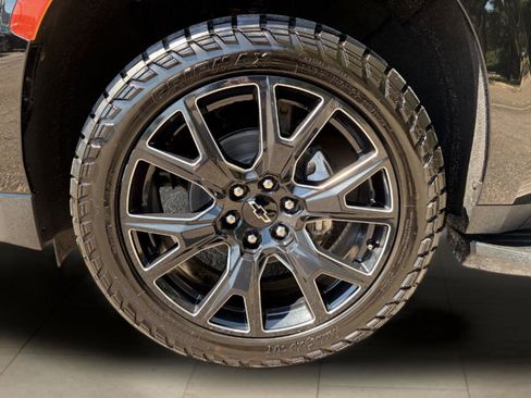 Used 2023 Chevrolet Suburban LS RWD image 18