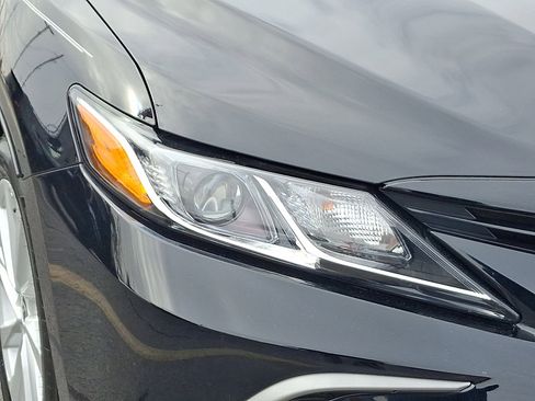 Used 2024 Toyota Camry LE image 9