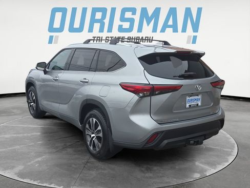 Used 2021 Toyota Highlander XLE image 4