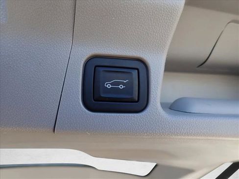 Used 2023 GMC Acadia SLT image 9