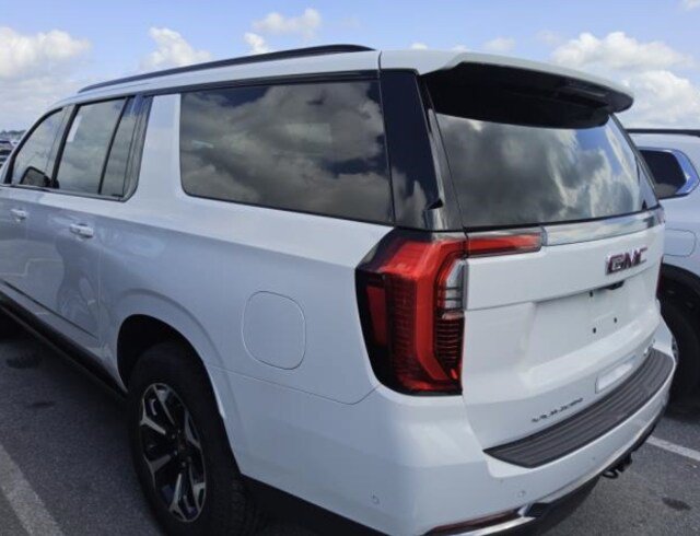 Used 2026 GMC Yukon XL AT4 w/ AT4 Premium Plus Package AWD/4WD image 4