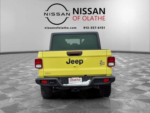 Used 2023 Jeep Gladiator Willys image 27