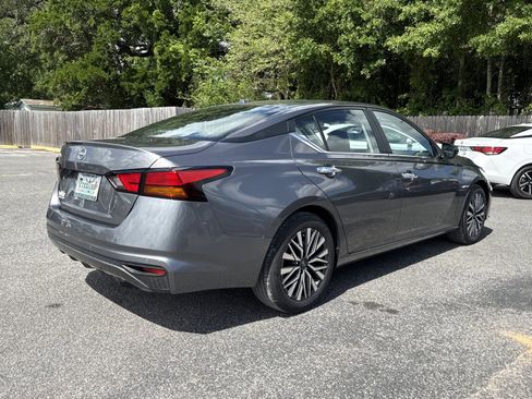 Used 2025 Nissan Altima 2.5 SV FWD image 5