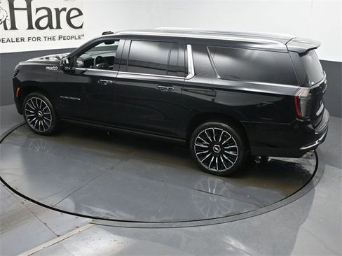 New 2026 Chevrolet Suburban High Country image 21