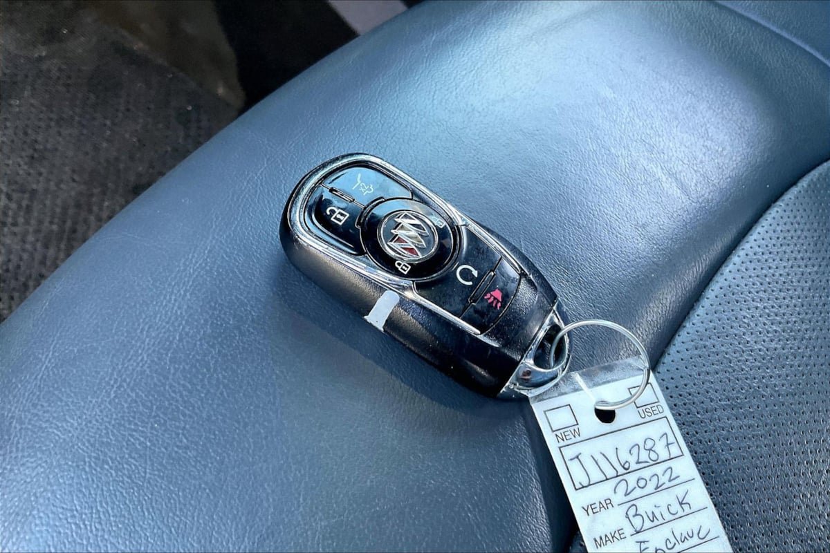 Used 2022 Buick Enclave Premium FWD image 11