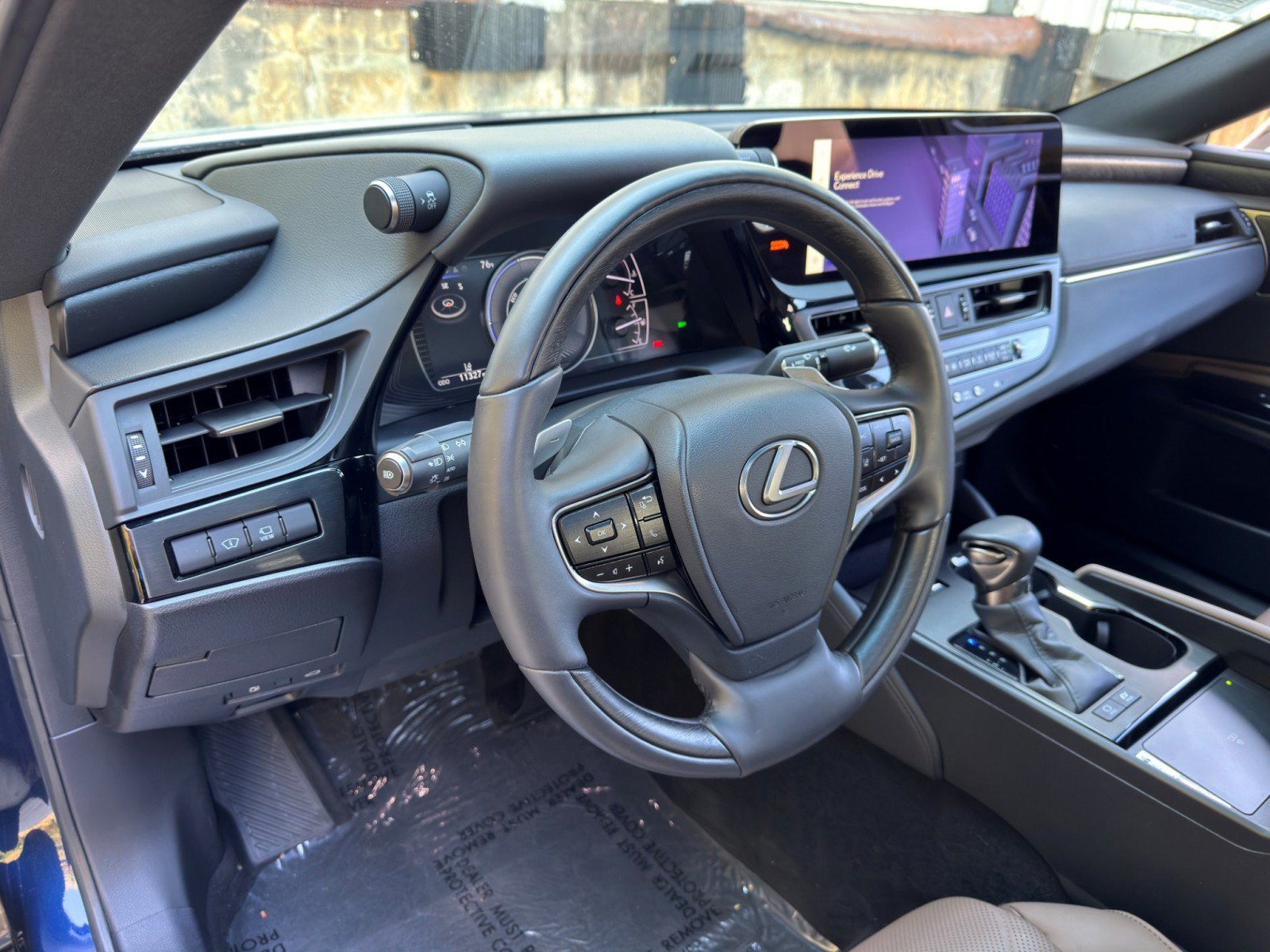 Used 2024 Lexus ES 300h Ultra Luxury w/ Accessory Package (Z2) FWD image 14