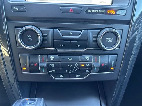 Used 2017 Ford Explorer XLT w/ Equipment Group 202A FWD image 31