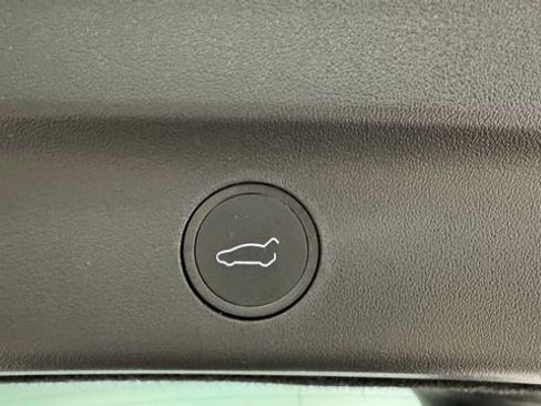 Used 2023 Tesla Model Y Long Range AWD/4WD image 31