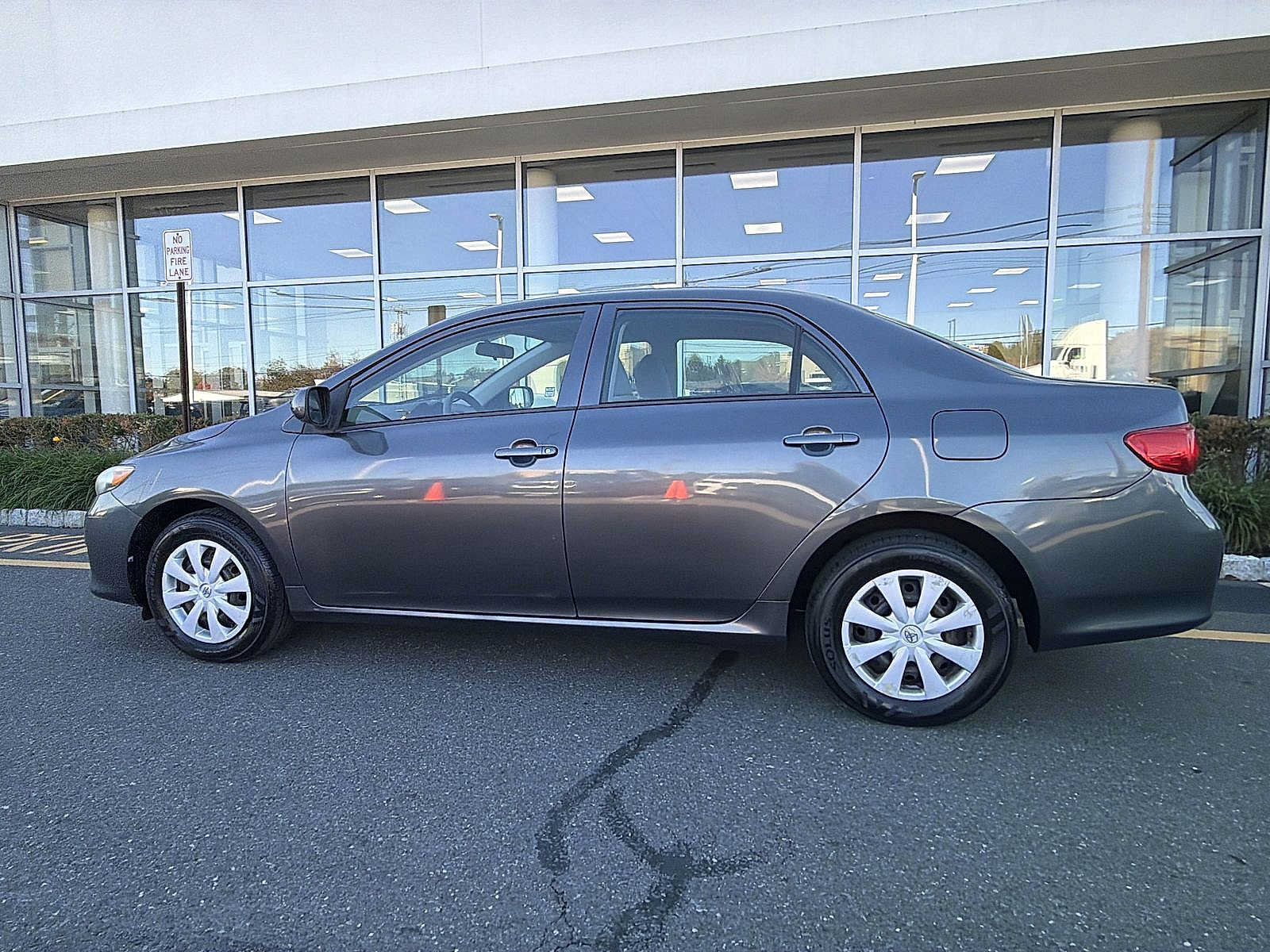 Used 2010 Toyota Corolla LE FWD image 11