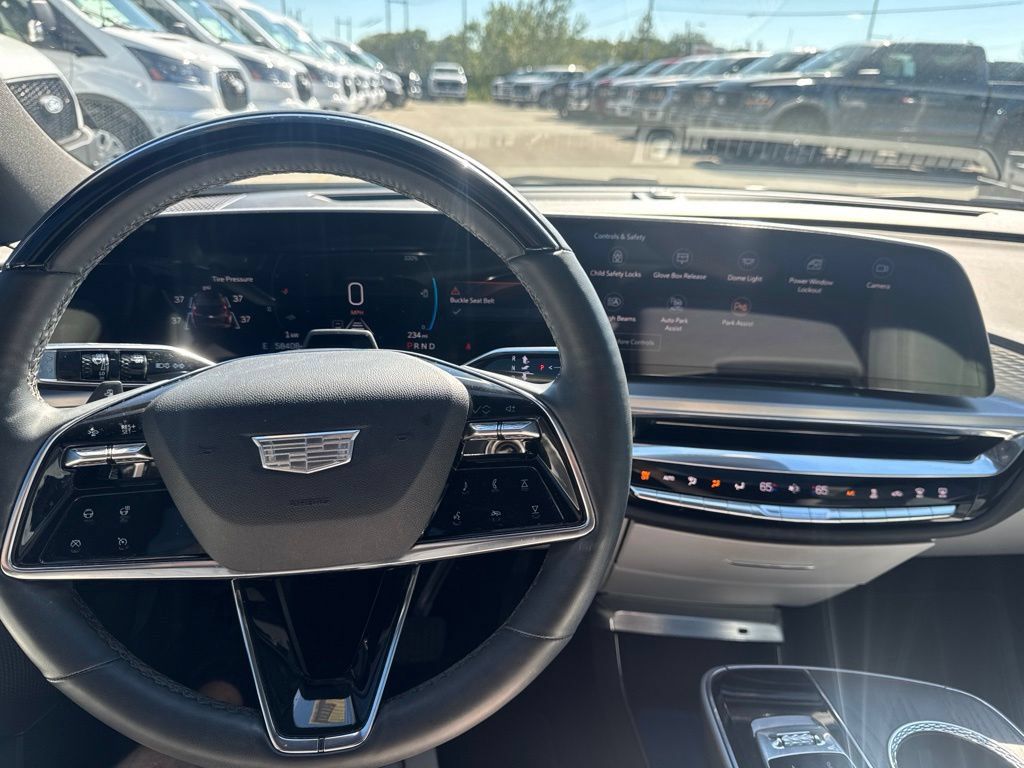 Used 2023 Cadillac Lyriq 2WD image 17