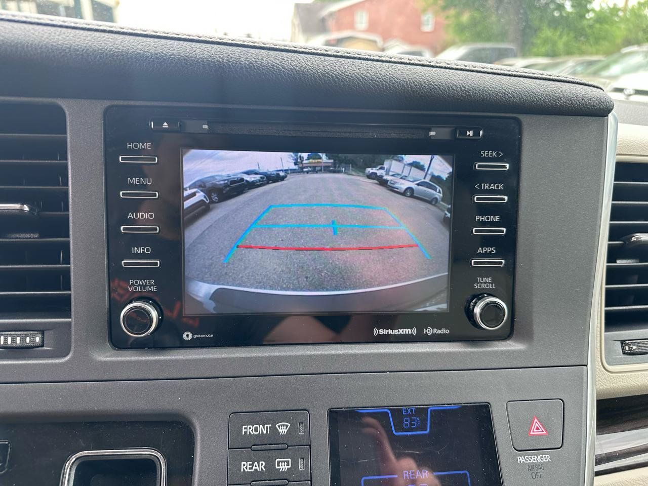 Used 2018 Toyota Sienna XLE FWD image 26