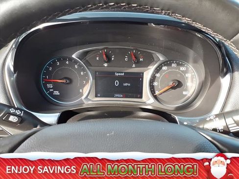 Used 2023 Chevrolet Traverse LT w/ Rear Camera Mirror Package image 28