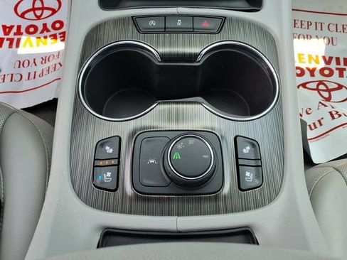 Used 2023 GMC Acadia SLT w/ Preferred Package FWD image 15