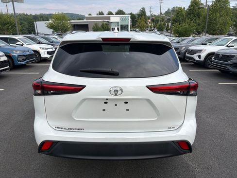 Used 2023 Toyota Highlander XLE FWD image 14