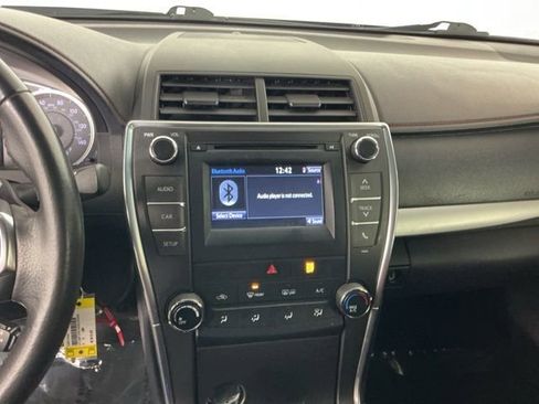 Used 2017 Toyota Camry SE FWD image 17