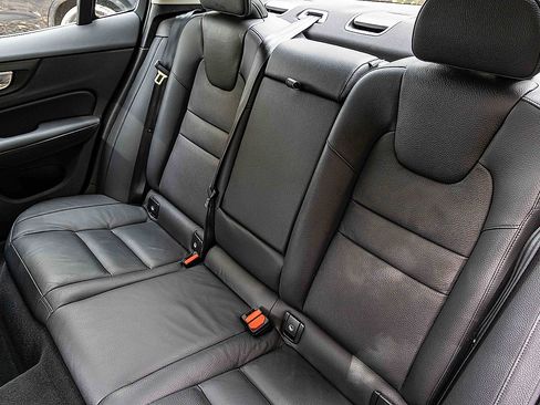 Used 2024 Volvo S60 B5 Plus image 22