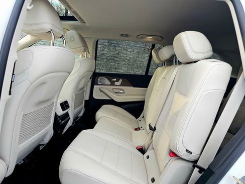 Used 2022 Mercedes-Benz GLS 450 4MATIC image 24