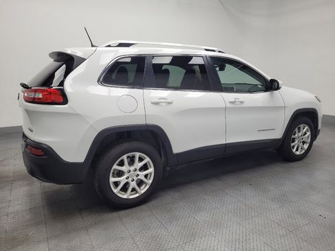 Used 2018 Jeep Cherokee Latitude Plus w/ Comfort/Convenience Group image 10