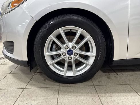 Used 2016 Ford Focus SE w/ SE Power Seat Package image 10