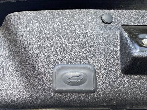 Used 2017 GMC Acadia Limited SLT image 9