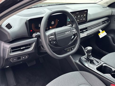 New 2025 Kia K4 LXS image 14