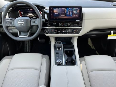 New 2026 Nissan Pathfinder SL image 3