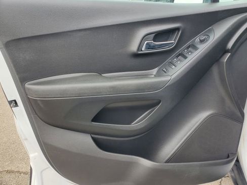 Used 2018 Chevrolet Trax LT FWD image 7