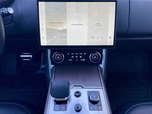 Used 2023 Land Rover Range Rover SE image 12