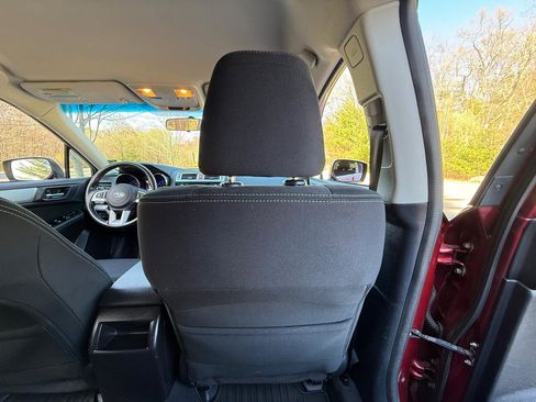 Used 2017 Subaru Outback 2.5i Premium AWD/4WD image 36