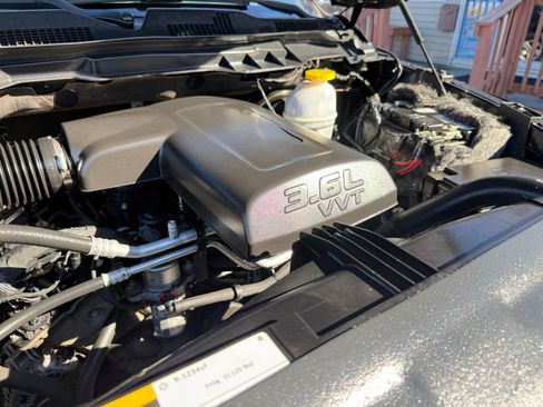 Used 2018 RAM 1500 Classic SLT w/ Luxury Group image 78