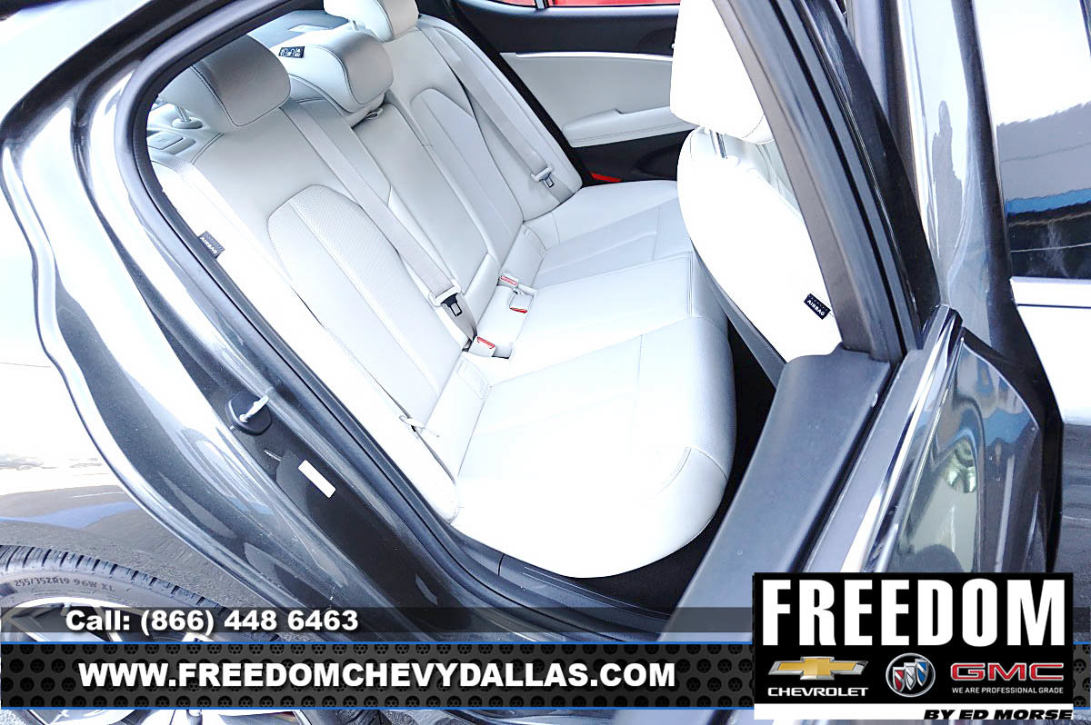 Used 2025 Genesis G70 2.5T RWD image 11
