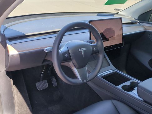 Used 2023 Tesla Model Y Long Range image 9