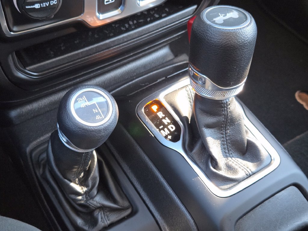 Used 2022 Jeep Wrangler Sport AWD/4WD image 9