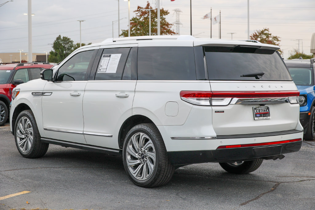 Used 2024 Lincoln Navigator Premiere AWD/4WD image 23